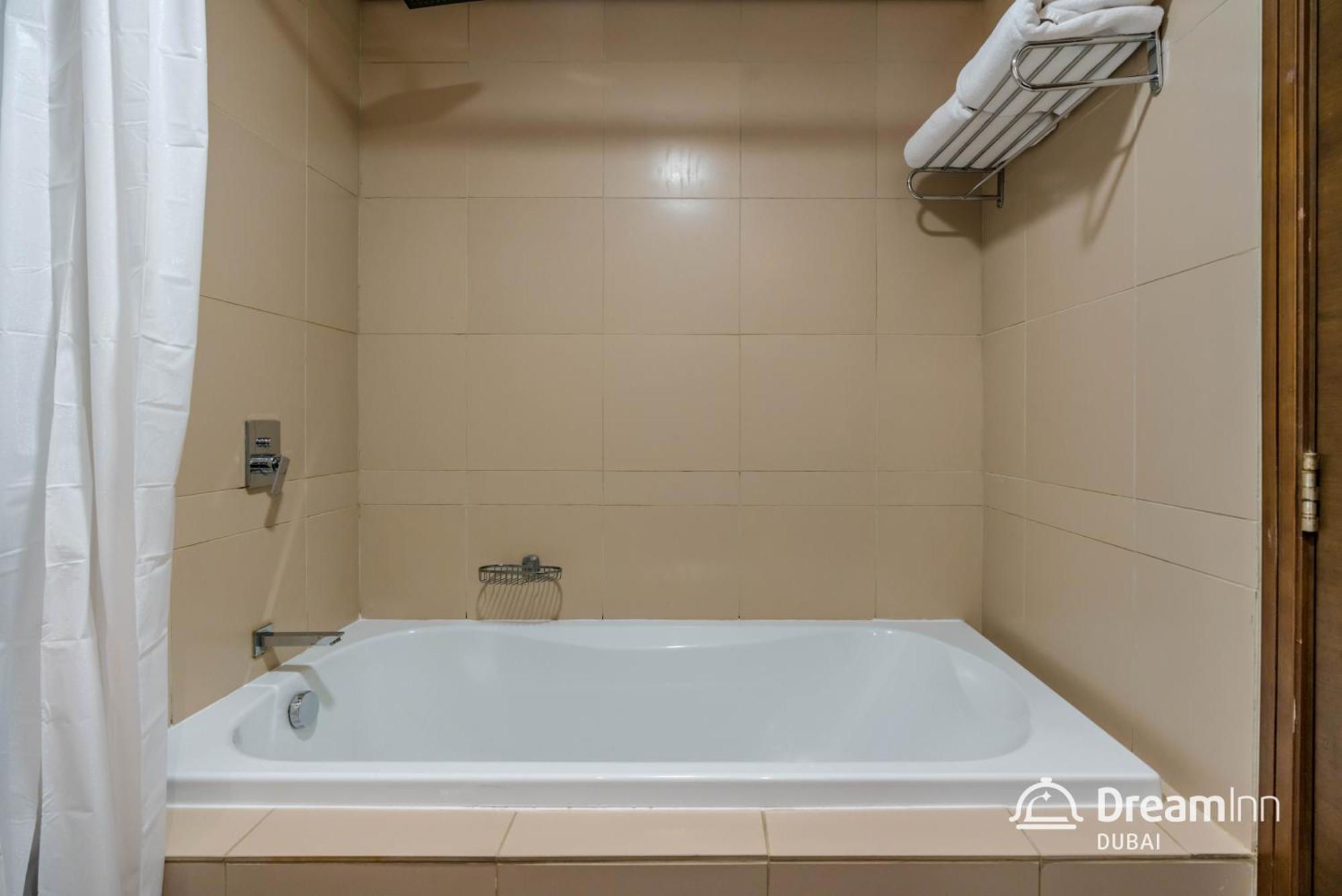 Dream Inn Apartments- West Wharf Tower Canal View ดูไบ ภายนอก รูปภาพ